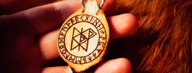 Runes pada Amulet Luck