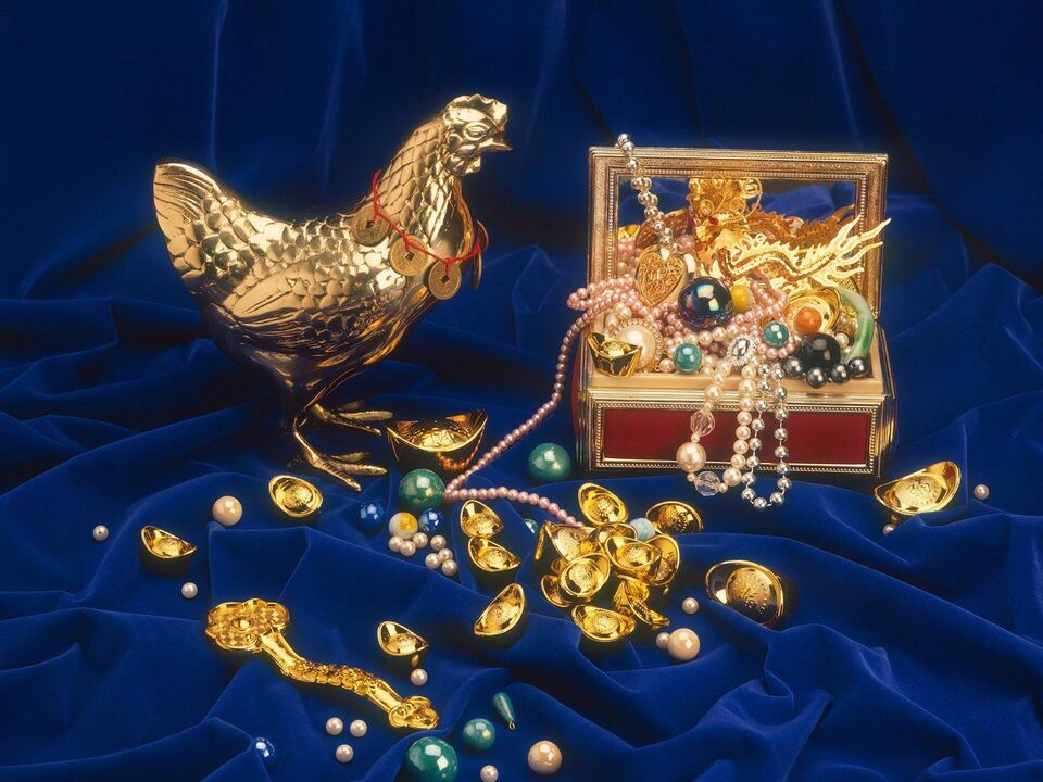 Ayam emas untuk menarik wang