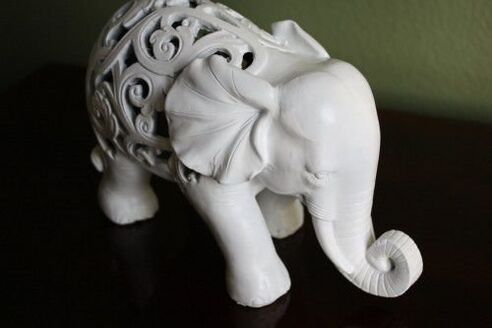 Tokoh gajah sebagai azimat keberuntungan